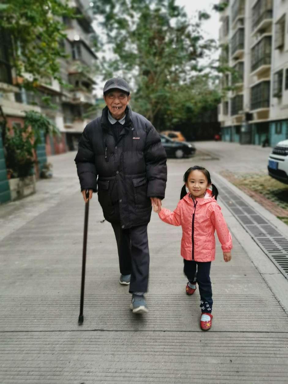 幸福的牵手(林玉华作品)